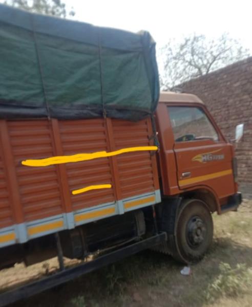SML Isuzu Sartaj image 2
